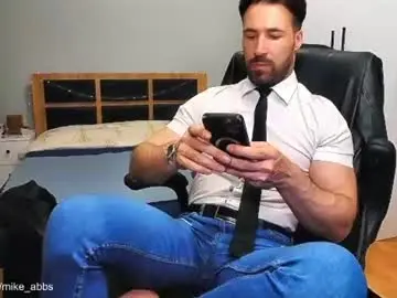 Chaturbate Live Sex Cam of mikestrip
