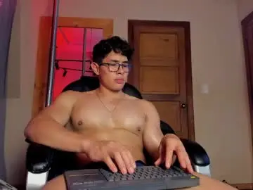 Chaturbate Live Sex Cam of grayandrews