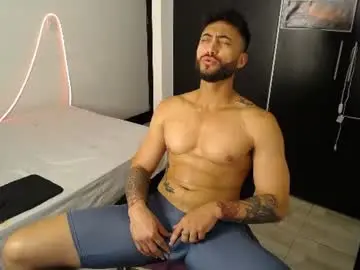 Chaturbate Live Sex Cam of claybrown_