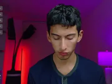 Chaturbate Live Sex of ethan_skiny_