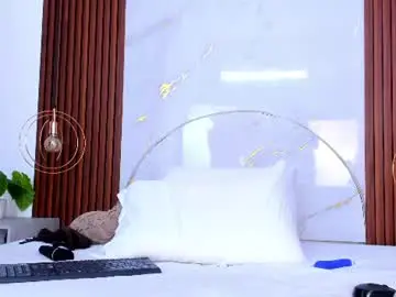 Chaturbate Watch Live Sex Cams of lucianasmith_