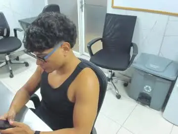 Chaturbate Watch Live Sex Cams of alekzamo