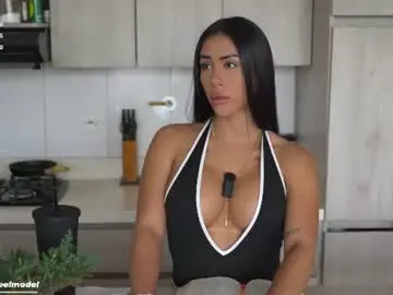 Chaturbate Live Sex Cam of leyla_steel