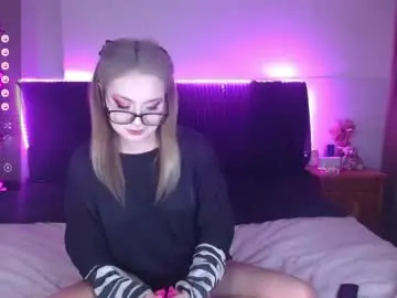 Chaturbate Live Sex Cam of shysweetrish