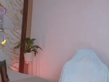 Chaturbate Live Sex Cam of ahvi_ebony