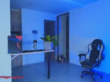 Chaturbate Live Sex Cam of santiagoreyesftt