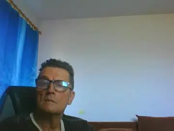 Chaturbate Live Sex Cam of ulmeni7