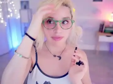 Chaturbate Sex Cam of cherrycrush