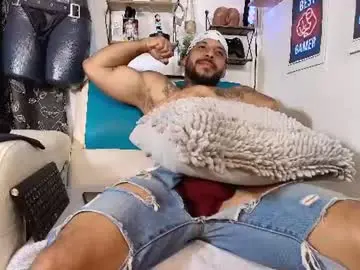 Chaturbate Live Sex Cam of leenar_key