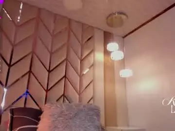 Chaturbate Live Sex Cam of raven_luxx