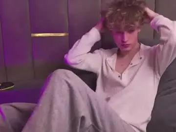 Chaturbate Live Sex Cam of curlytwinkboy