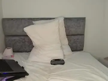 Chaturbate Live Sex Cam of midgettripod1
