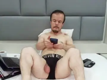 Chaturbate Live Sex Cam of midgettripod1