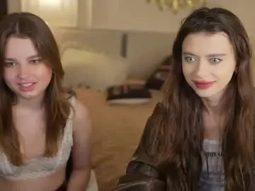 Chaturbate Live Sex Cam of kira0541