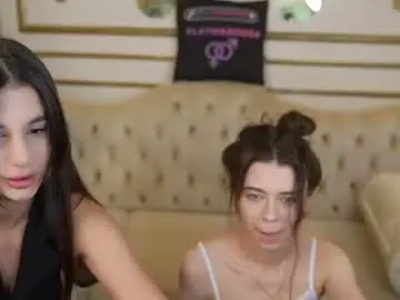 Chaturbate Live Sex Cam of kira0541