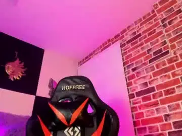 Chaturbate Live Sex Cam of aleja_hill