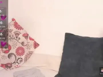 Chaturbate Live Sex Cam of chiaramallea