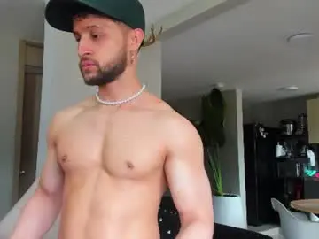 Chaturbate Live Sex Cam of paul_reyborg