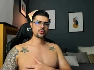 Chaturbate Free Porn Cam of adam_clarke