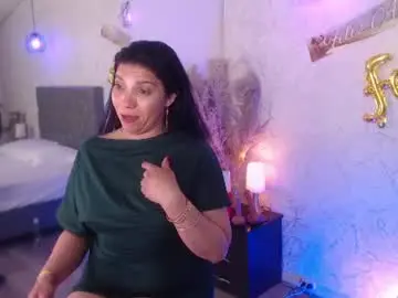 Chaturbate Watch Live Sex Cams of serena_houstonn