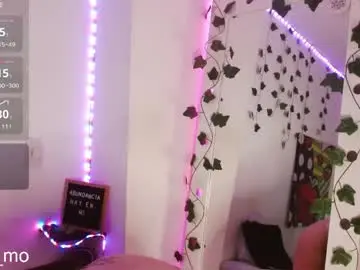 Chaturbate Live Sex Cam of sweett_minionn
