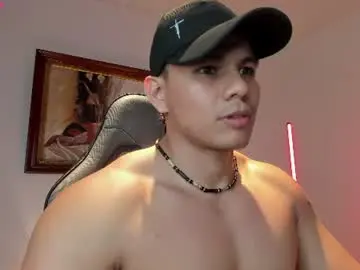 Chaturbate Live Sex Cam of roy__constance