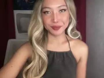Chaturbate Live Sex Cam of makemesquirt_xxx