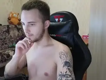 Chaturbate Live Sex Cam of golden_boyyy21