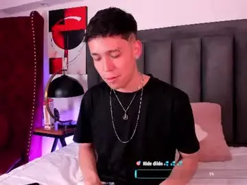 Chaturbate Live Sex Cam of noahh_saenz