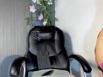 Chaturbate Live Sex Cam of valentina__doll