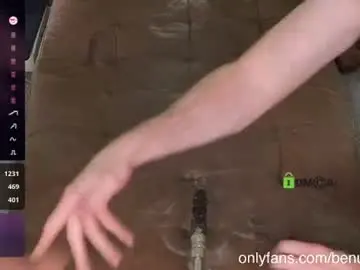 Chaturbate Live Sex Cam of heyhotty1
