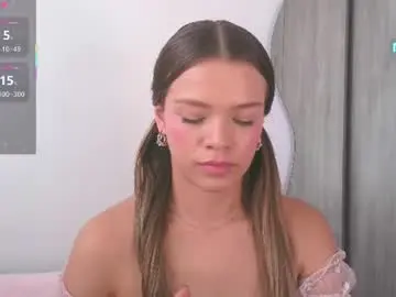 Chaturbate Live Sex Cam of camilamonroee