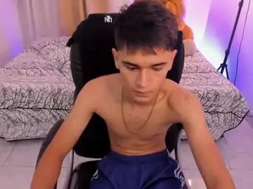 Chaturbate Best live sex cam show of aron_boyy