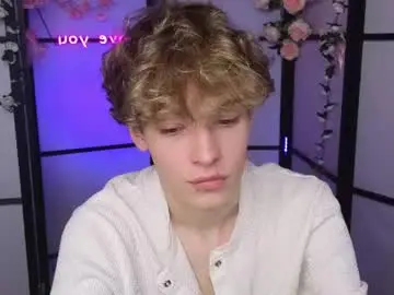 Chaturbate Live Porn of curly_twinkboy