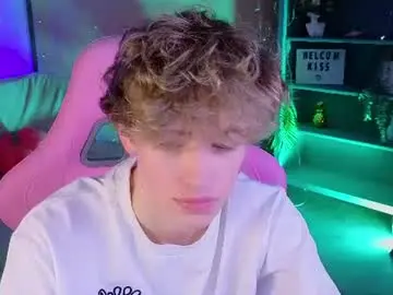 Chaturbate Best live sex cam show of curly_twinkboy