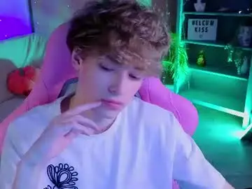 Chaturbate Free Porn Cam of curly_twinkboy