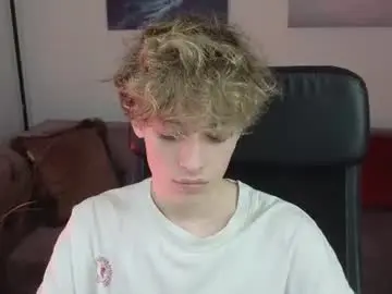 Chaturbate Free Porn Cam of curly_twinkboy
