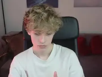 Chaturbate Live Porn of curly_twinkboy