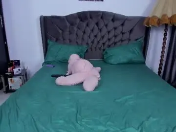 Chaturbate Live Sex Cam of golddivine00