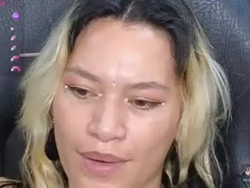 Chaturbate Live Sex Cam of alonddra_tay