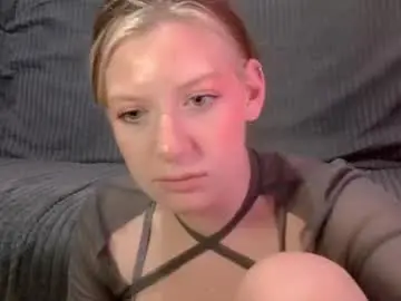 Chaturbate Live Sex Cam of earn_my_lily