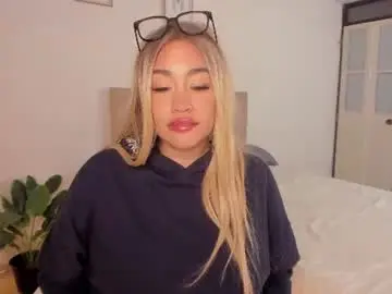 Chaturbate Best live sex cam show of leah_01