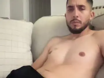 Chaturbate Live Sex Cam of papicubano_guapo23cm