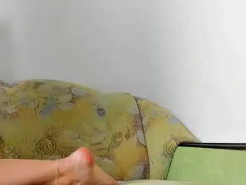 Chaturbate Live Sex Cam of sweet_lil_thing