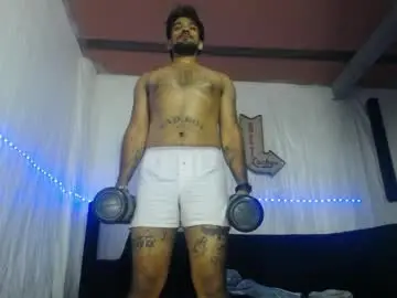 Chaturbate Live Sex Cam of carlo_yates27