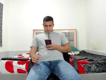 Chaturbate Best live sex cam show of simonkeler