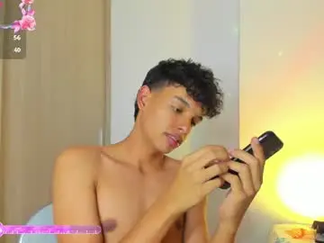 Chaturbate Live Sex Cam of maxfrost1