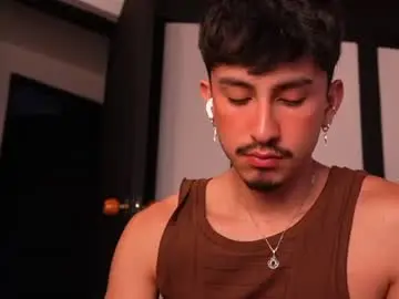 Chaturbate Adult Webcams of sweettaaron