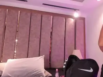 Chaturbate Free Porn Cam of orianaparra_