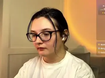 Chaturbate Live Sex Cam of shylittlemouth